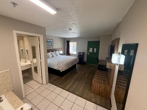 Country Hearth Inn & Suites Augusta - image 12