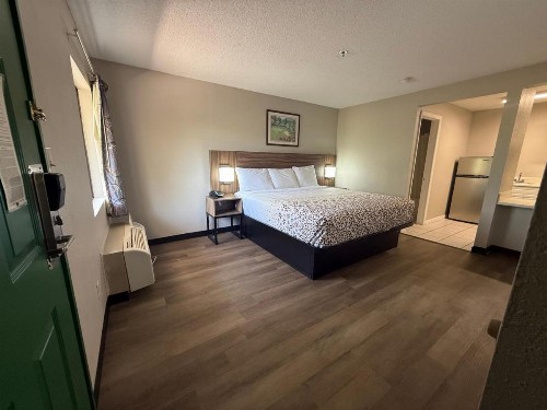 Country Hearth Inn & Suites Augusta - image 14