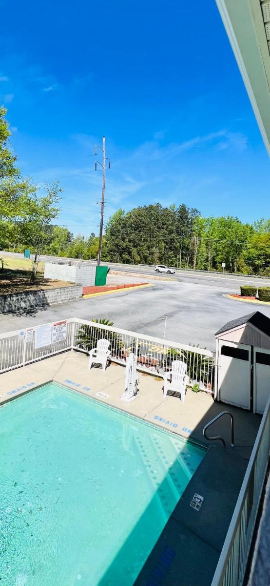 Country Hearth Inn & Suites Augusta - image 3