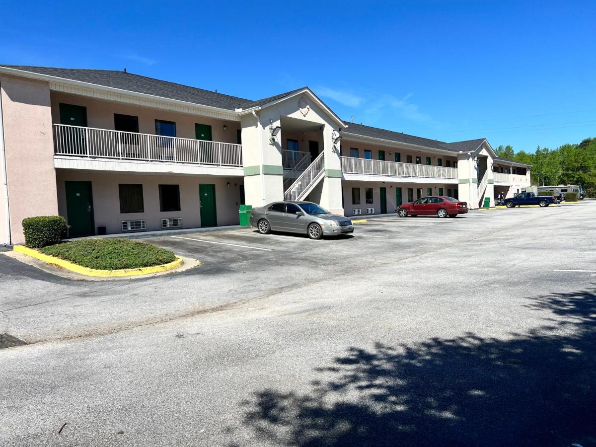 Country Hearth Inn & Suites Augusta - image 5