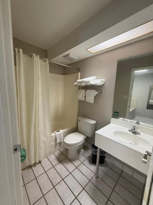 Country Hearth Inn & Suites Augusta - image 7