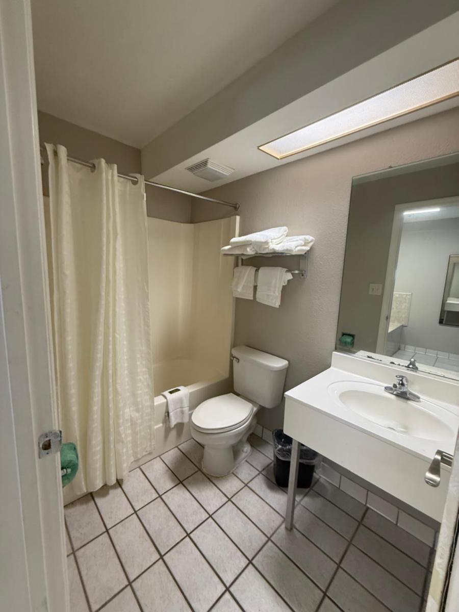 Country Hearth Inn & Suites Augusta - image 7
