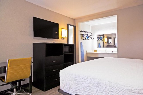 Days Inn by Wyndham Augusta near Fort Gordon - image 19
