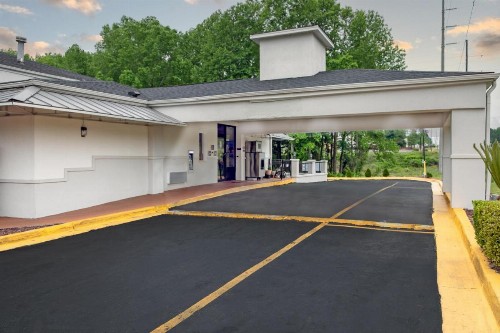Days Inn by Wyndham Augusta near Fort Gordon - image 30