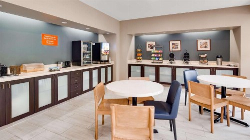 Best Western Plus Augusta North Inn & Suites - image 5