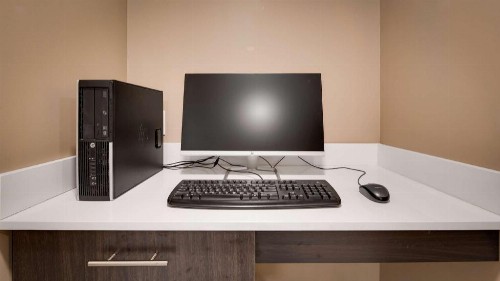 Best Western Plus Augusta North Inn & Suites - image 9