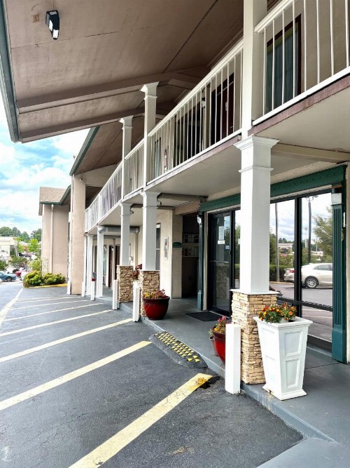 West Bank Inn - image 14