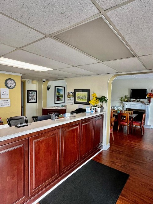 West Bank Inn - image 20