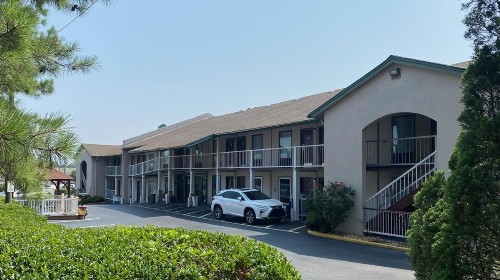 West Bank Inn - image 26