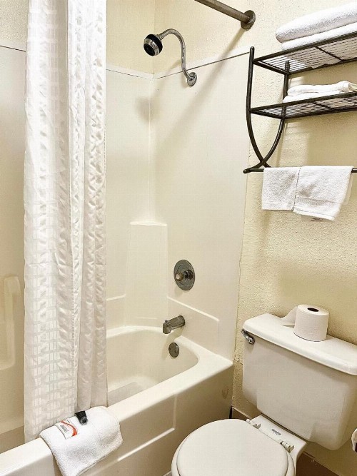 West Bank Inn - image 34