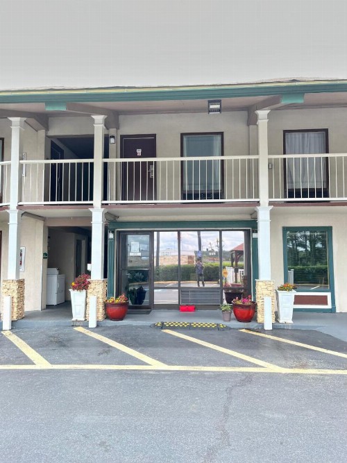 West Bank Inn - image 35