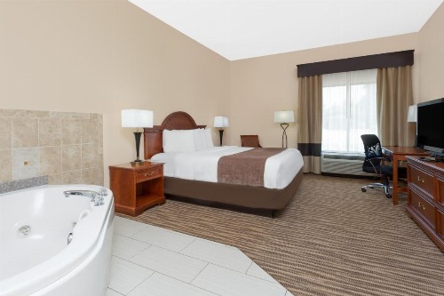 Baymont by Wyndham Augusta Riverwatch - image 9
