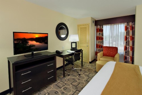 Holiday Inn Express Augusta Downtown an IHG Hotel - image 26