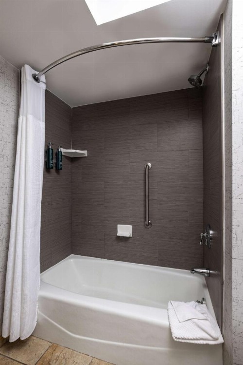 DoubleTree Suites by Hilton Austin - image 23