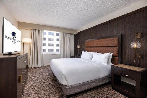 DoubleTree Suites by Hilton Austin - image 40