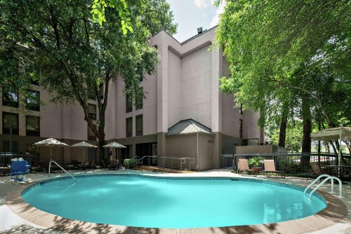 Hampton Inn Austin North - image 16