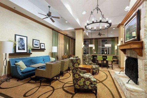 Hampton Inn & Suites-Austin Airport - image 10