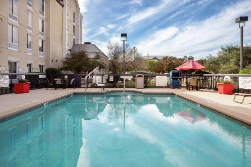 Hampton Inn & Suites-Austin Airport - image 11