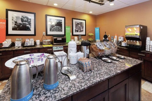 Hampton Inn & Suites-Austin Airport - image 13