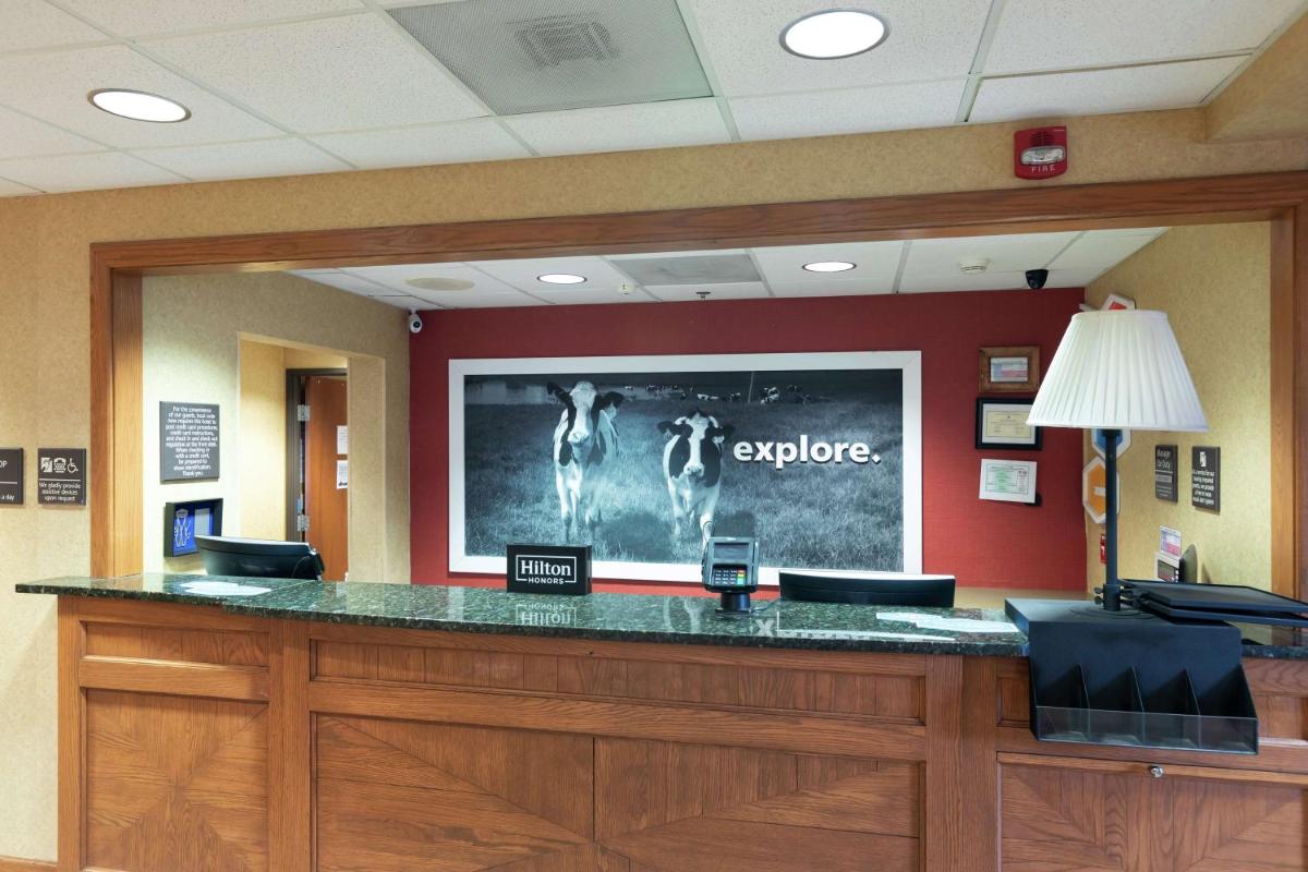 Hampton Inn & Suites-Austin Airport - image 3