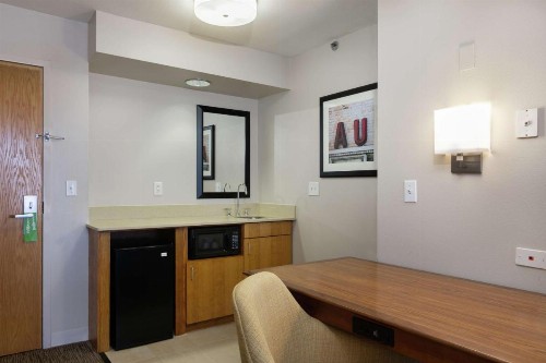 Hampton Inn & Suites-Austin Airport - image 30
