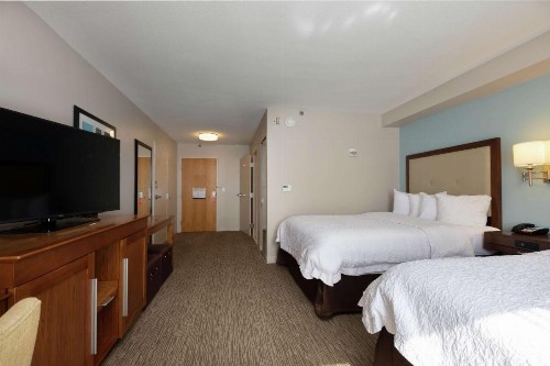 Hampton Inn & Suites-Austin Airport - image 32