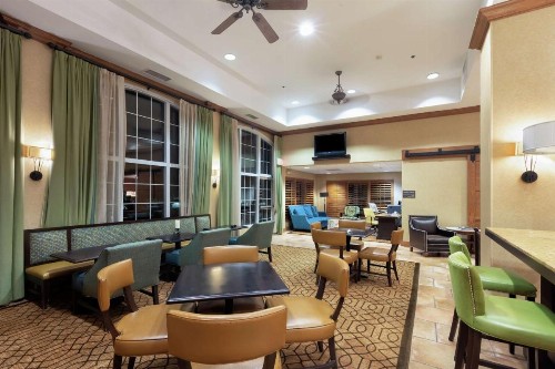 Hampton Inn & Suites-Austin Airport - image 5