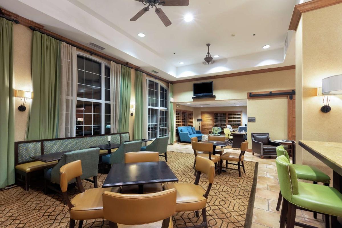 Hampton Inn & Suites-Austin Airport - image 5