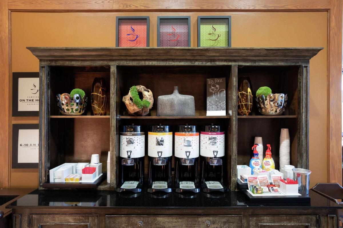 Hampton Inn & Suites-Austin Airport - image 7