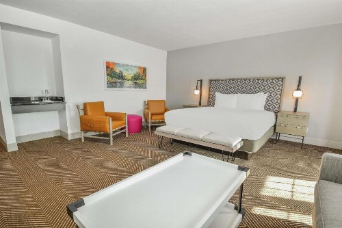 DoubleTree by Hilton Austin - image 10