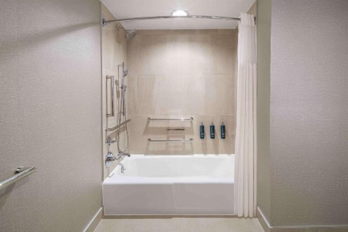 DoubleTree by Hilton Austin - image 15