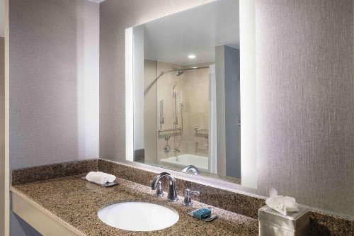 DoubleTree by Hilton Austin - image 16