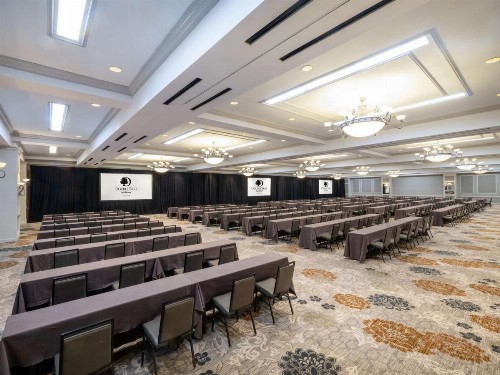DoubleTree by Hilton Austin - image 37