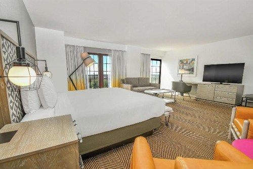 DoubleTree by Hilton Austin - image 7