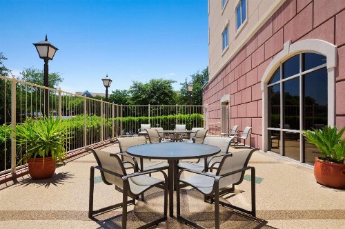 Embassy Suites by Hilton Austin Arboretum - image 2