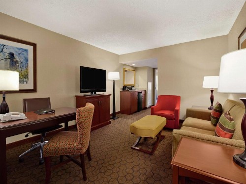 Embassy Suites by Hilton Austin Arboretum - image 23