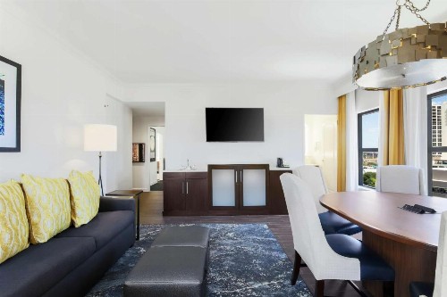 Hampton Inn & Suites Austin-Downtown/Convention Center - image 40