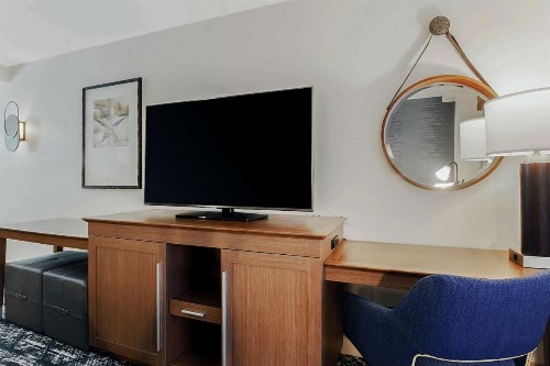 Hampton Inn & Suites Austin-Downtown/Convention Center - image 49