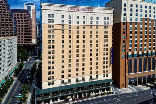 Hampton Inn & Suites Austin-Downtown/Convention Center - image 5