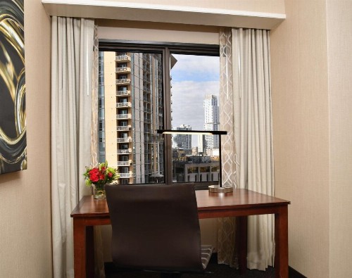 Embassy Suites by Hilton Austin Downtown South Congress - image 17