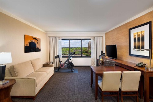 Embassy Suites by Hilton Austin Downtown South Congress - image 44