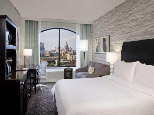 Hilton Garden Inn Austin Downtown Convention Center - image 12