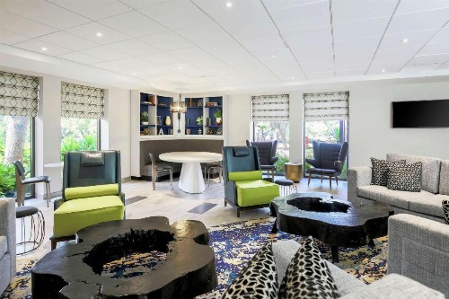 DoubleTree by Hilton Austin-University Area - image 10