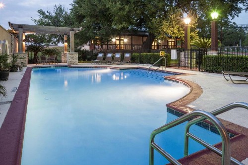 DoubleTree by Hilton Austin-University Area - image 11