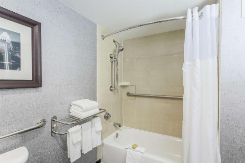 DoubleTree by Hilton Austin-University Area - image 16