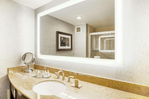 DoubleTree by Hilton Austin-University Area - image 17