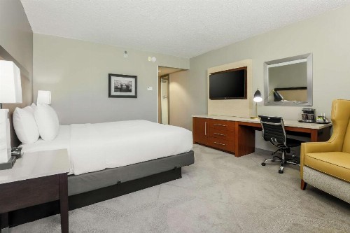 DoubleTree by Hilton Austin-University Area - image 22