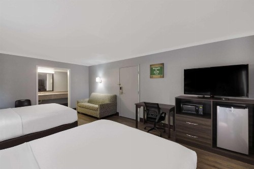 Econo Lodge Arboretum - image 19