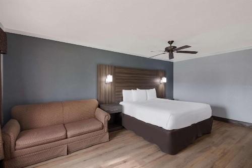 Econo Lodge Arboretum - image 20