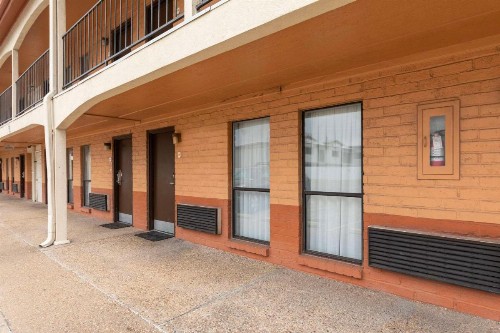 Econo Lodge Arboretum - image 29